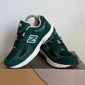New Balance 2002 R Marsh Green/White Kids Sneakers - SZ 2.5 Y
